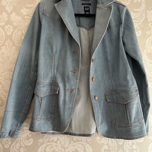 Vintage Gap denim jacket - Picture 3 of 9